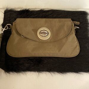 Baggalli clutch